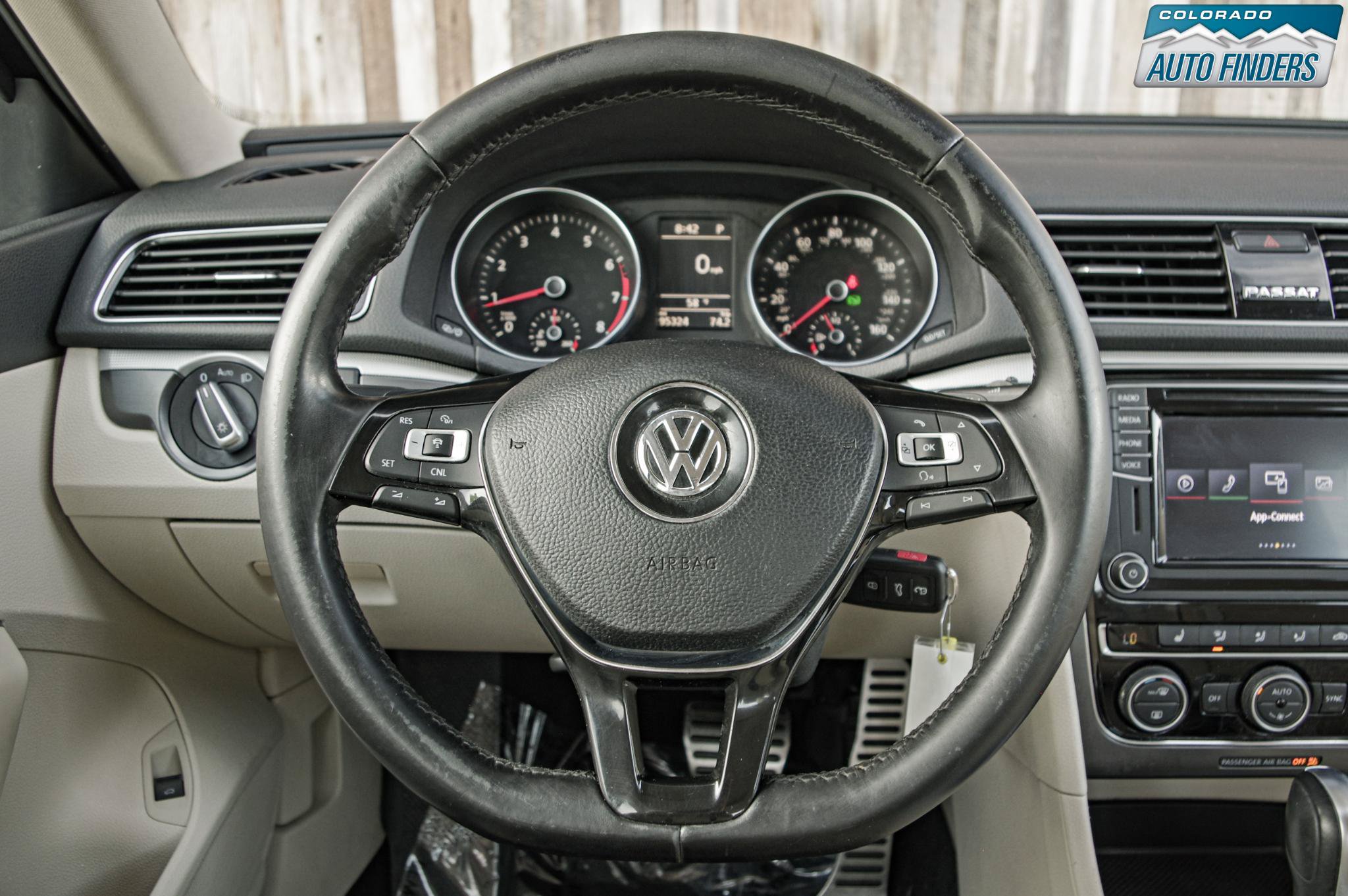 Used 2018 Volkswagen Passat 2.0T R-Line FWD image 14