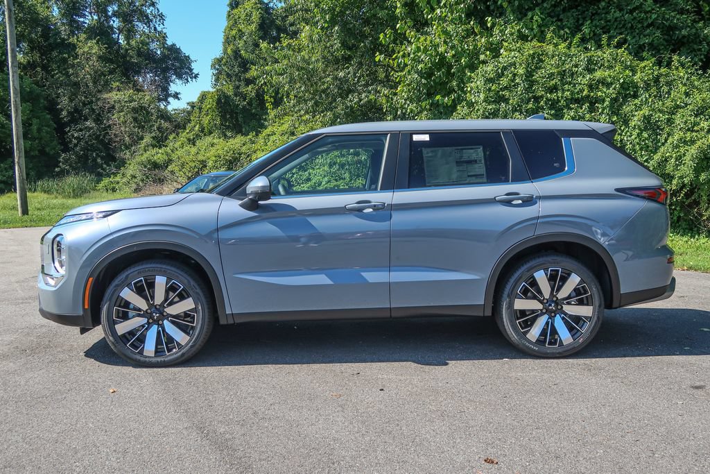 New 2026 Mitsubishi Outlander SE AWD/4WD image 2