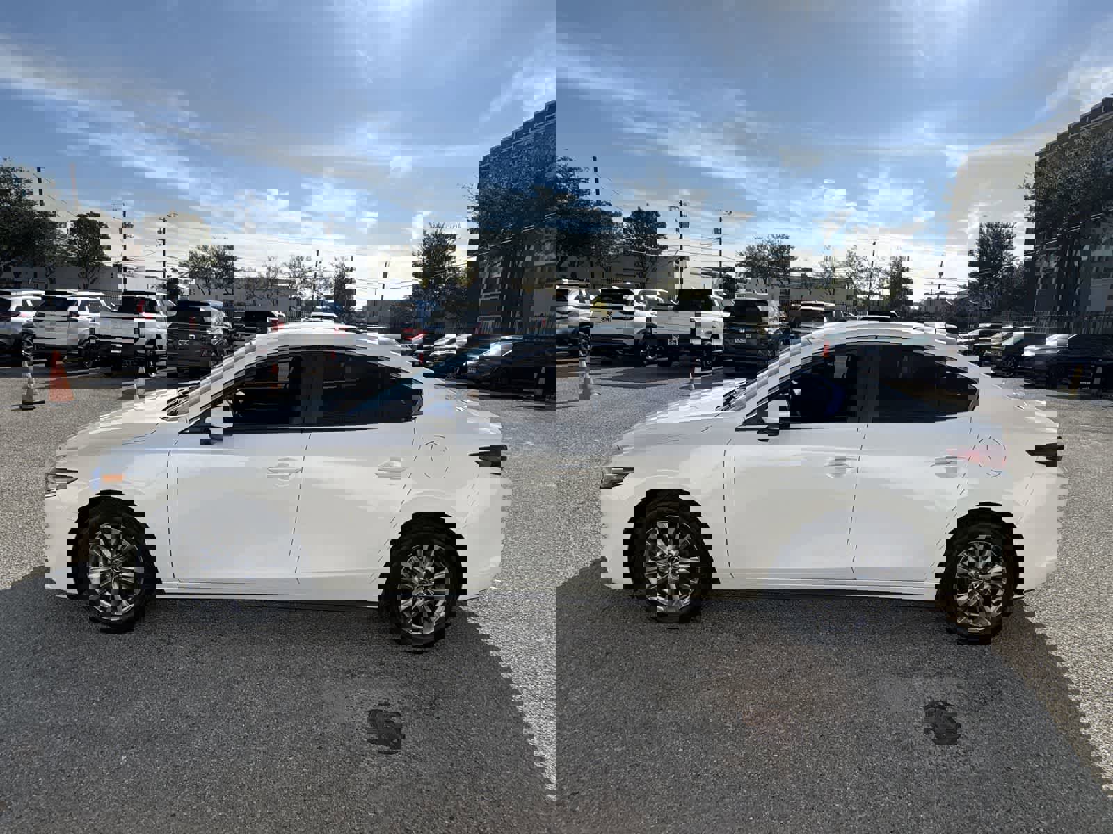 Used 2020 MAZDA MAZDA3 Sedan image 3