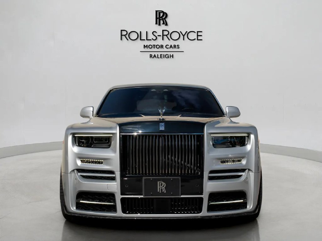 Used 2024 Rolls-Royce Phantom Sedan RWD image 2