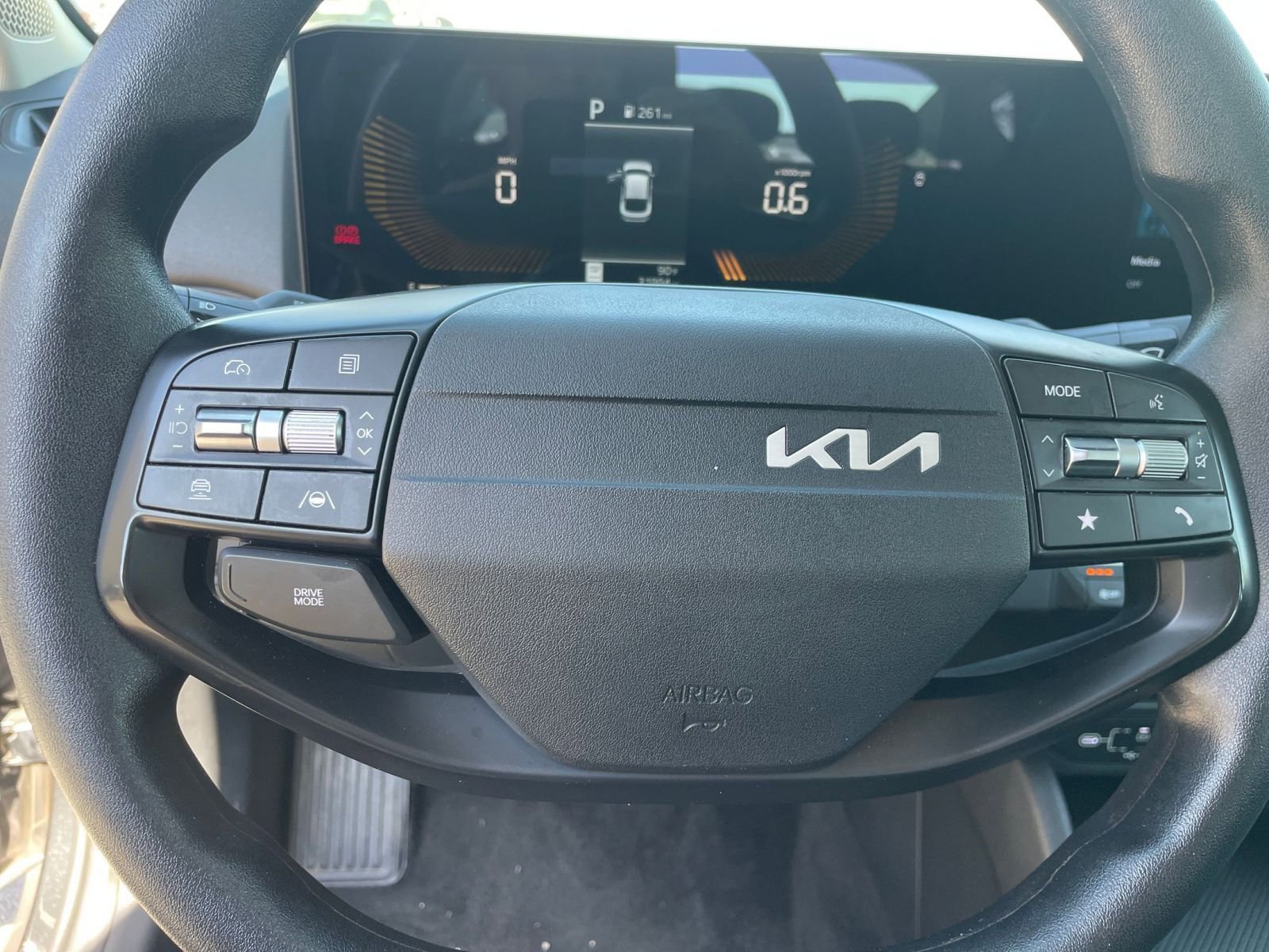 Used 2025 Kia K4 LXS image 27