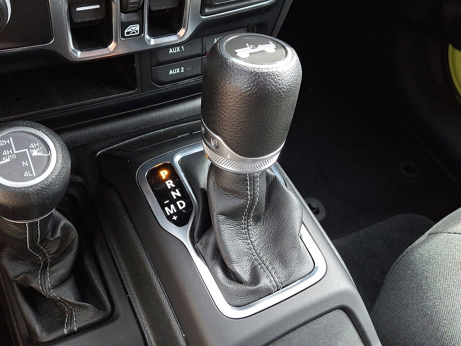 Used 2024 Jeep Wrangler Unlimited w/ Convenience Group AWD/4WD image 14