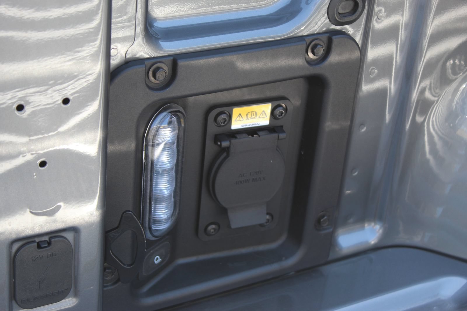 New 2025 Ford Maverick XLT w/ XLT Luxury Package FWD image 19