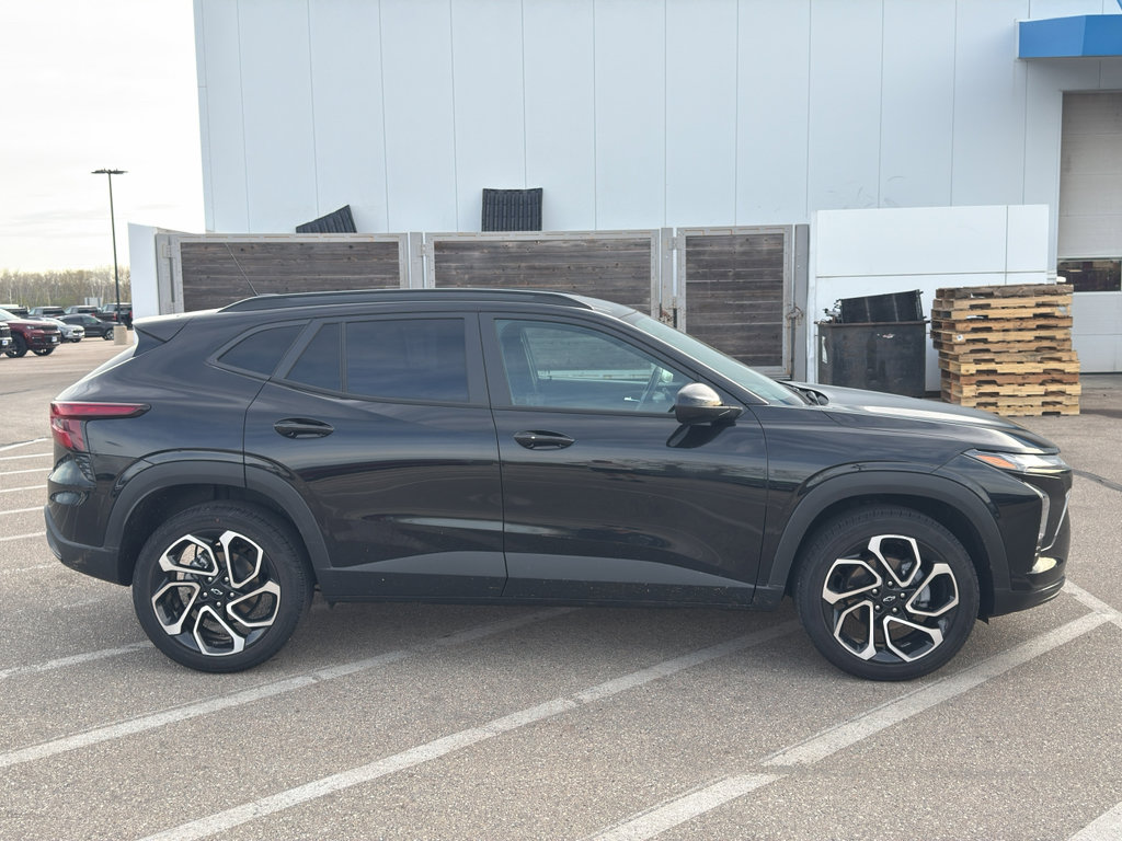 Used 2024 Chevrolet Trax RS w/ Sunroof Package FWD image 7