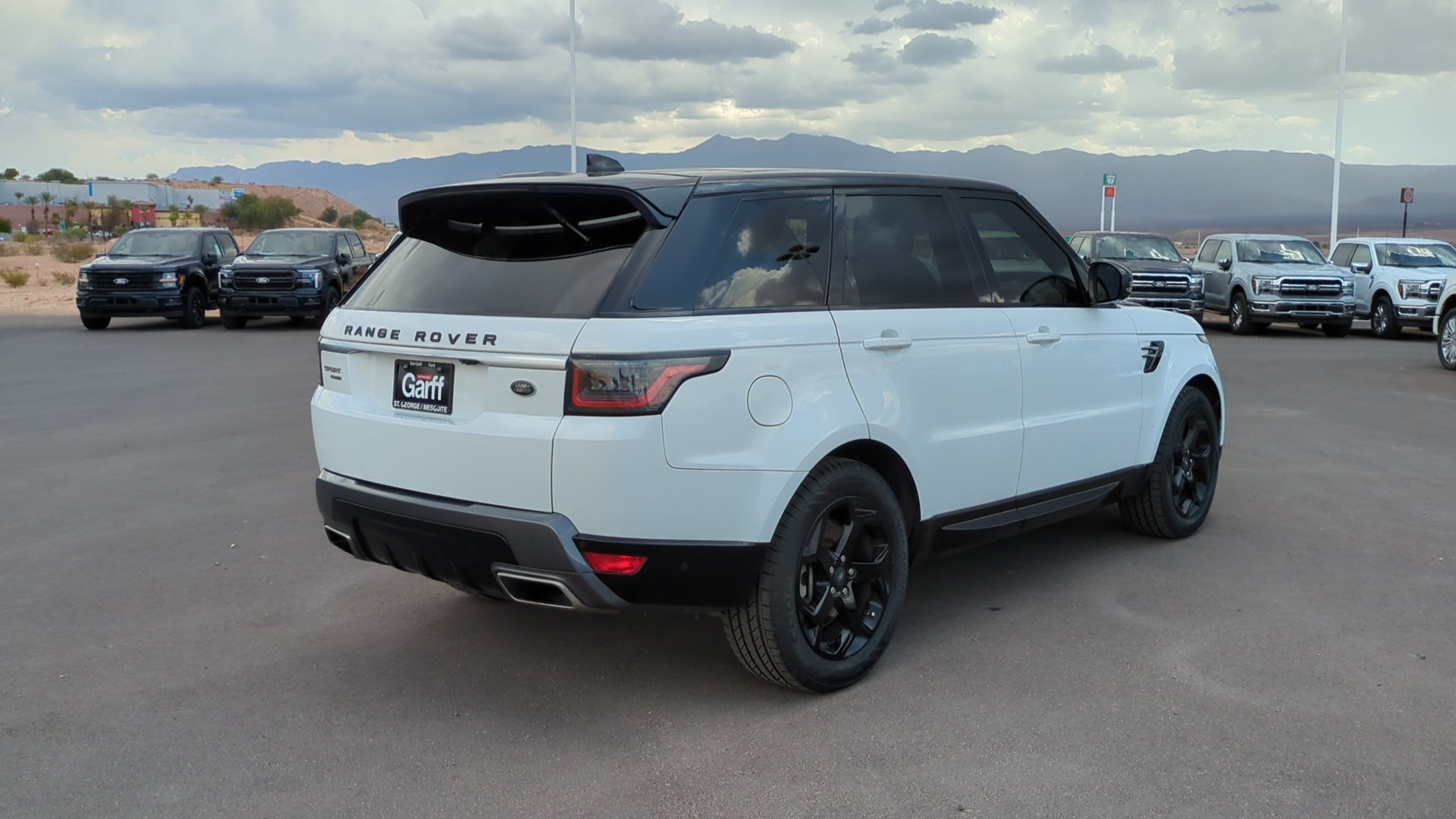 Used 2018 Land Rover Range Rover Sport HSE AWD/4WD image 3