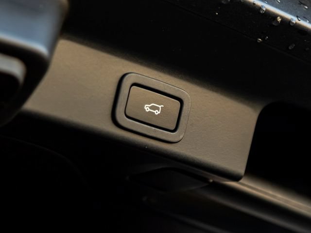 Used 2022 Jaguar F-PACE SVR AWD/4WD image 31