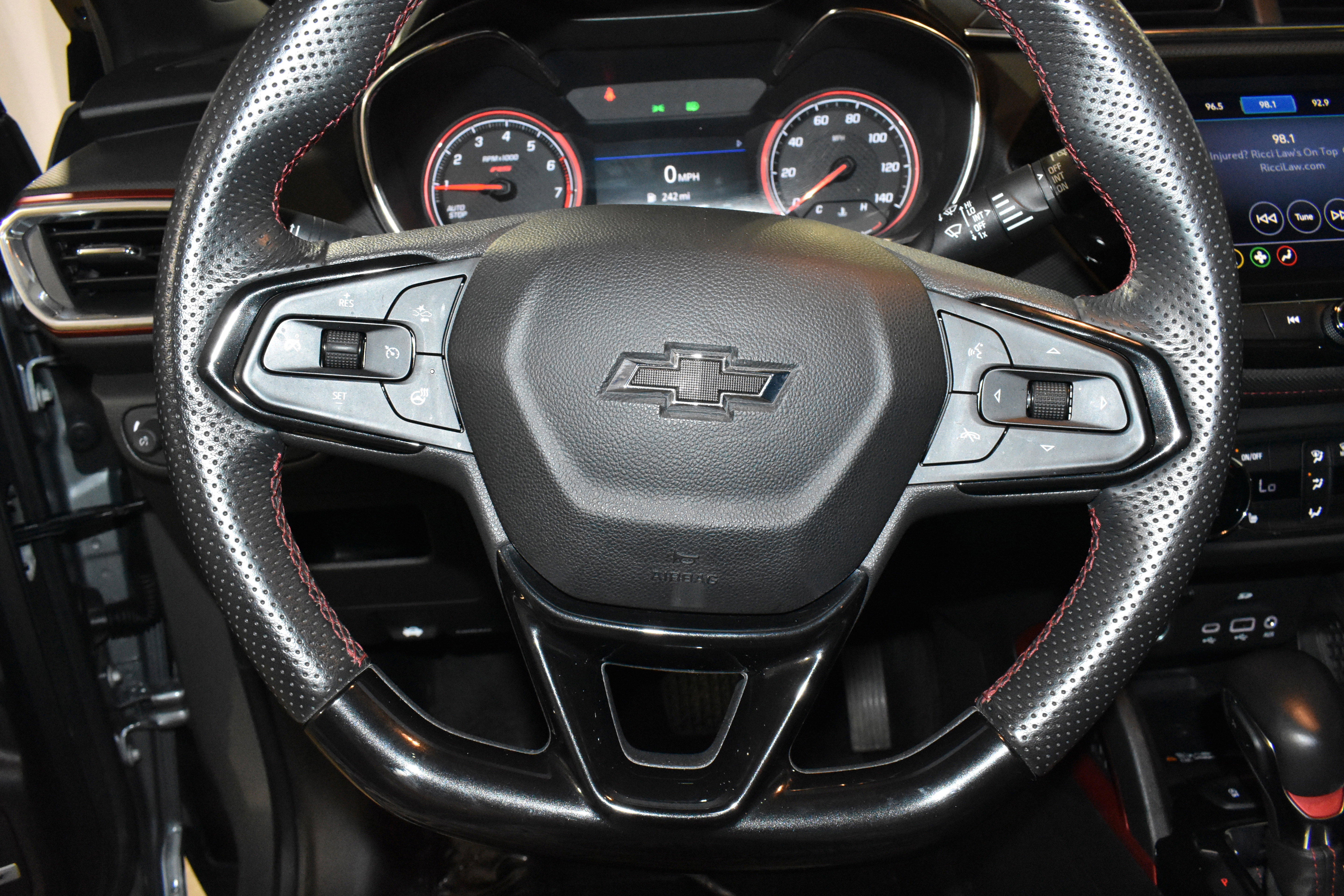 Used 2023 Chevrolet TrailBlazer RS w/ Sun and Liftgate Package FWD image 12