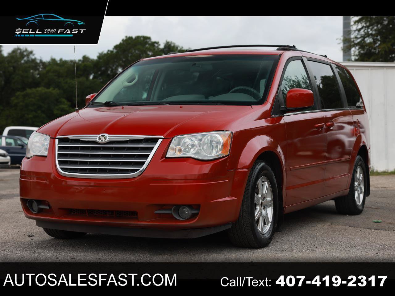 Used 2008 Chrysler Town & Country Touring w/ Entertainment Group #2 FWD image 1