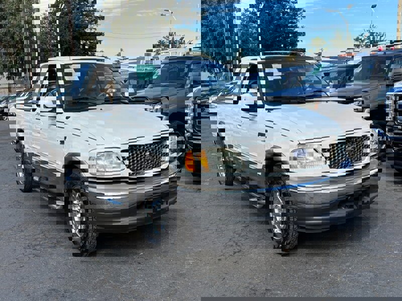 Used 2003 Ford F150 Lariat image 1