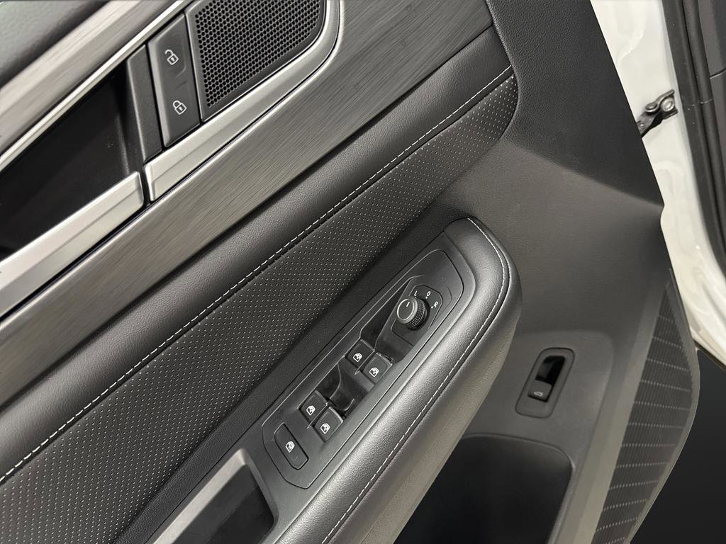 Used 2025 Volkswagen Atlas Cross Sport SE image 26