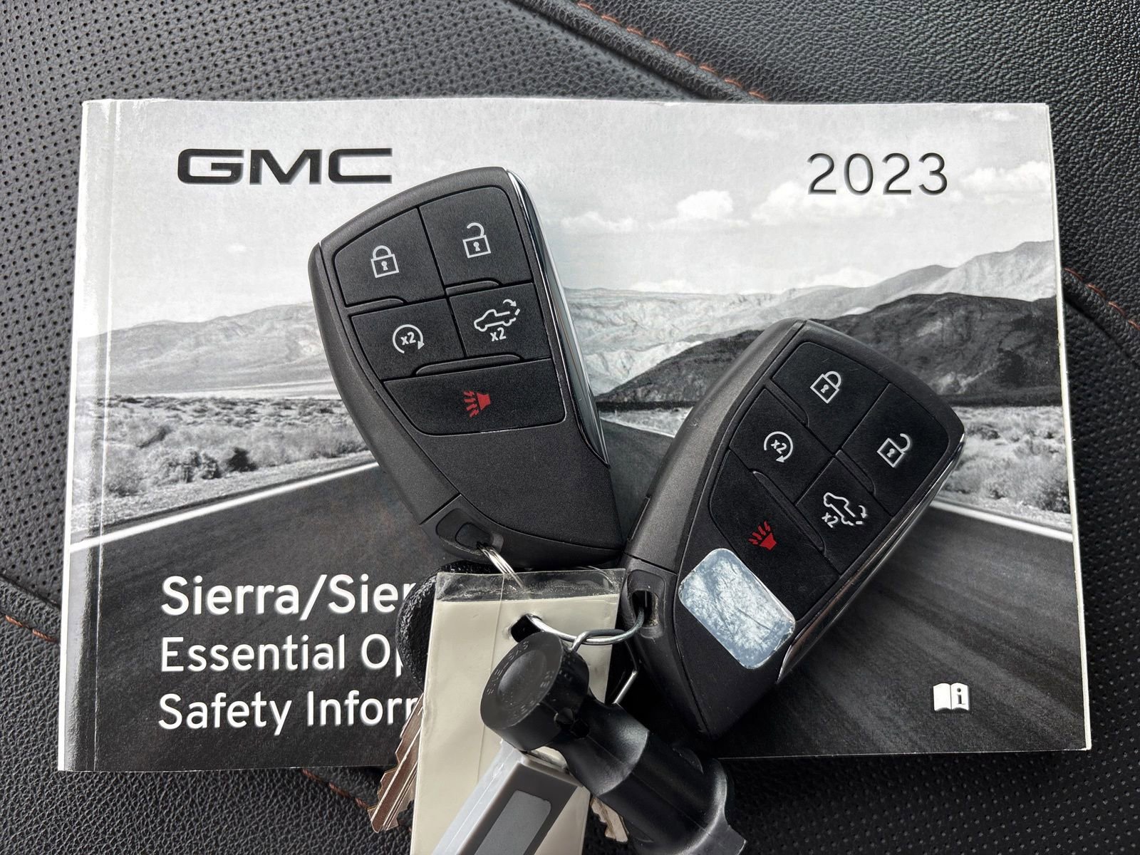 Used 2023 GMC Sierra 1500 AT4 w/ AT4 Premium Package AWD/4WD image 35