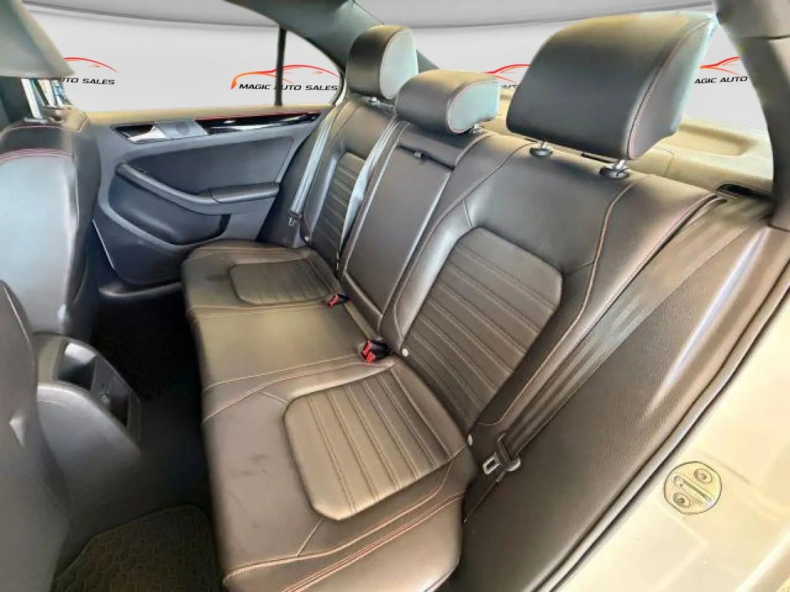 Used 2018 Volkswagen Jetta GLI image 11