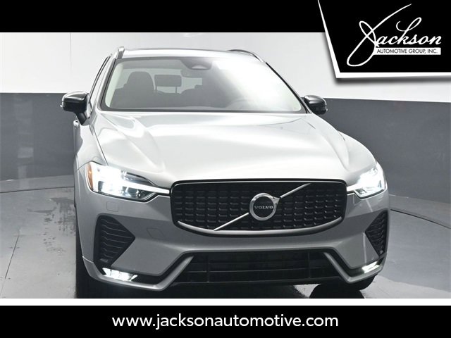Used 2025 Volvo XC60 B5 Core w/ Climate Package image 3