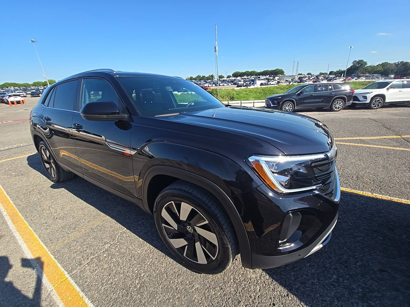 Used 2026 Volkswagen Atlas Cross Sport SE AWD/4WD image 4