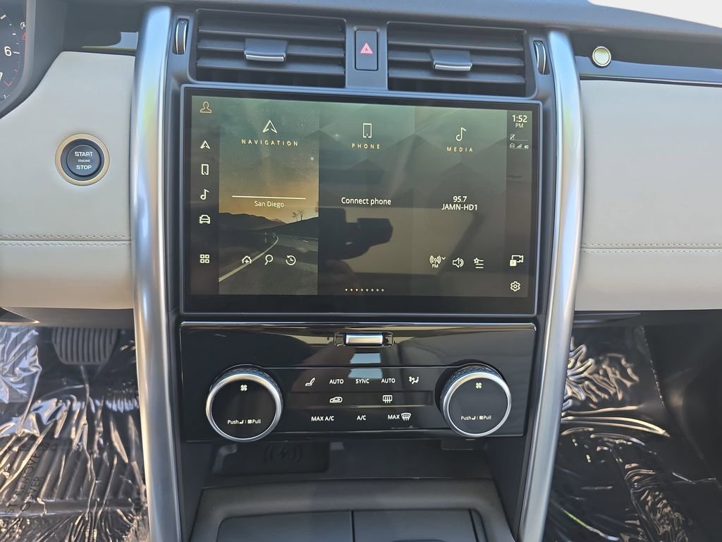 Certified 2025 Land Rover Discovery S image 22