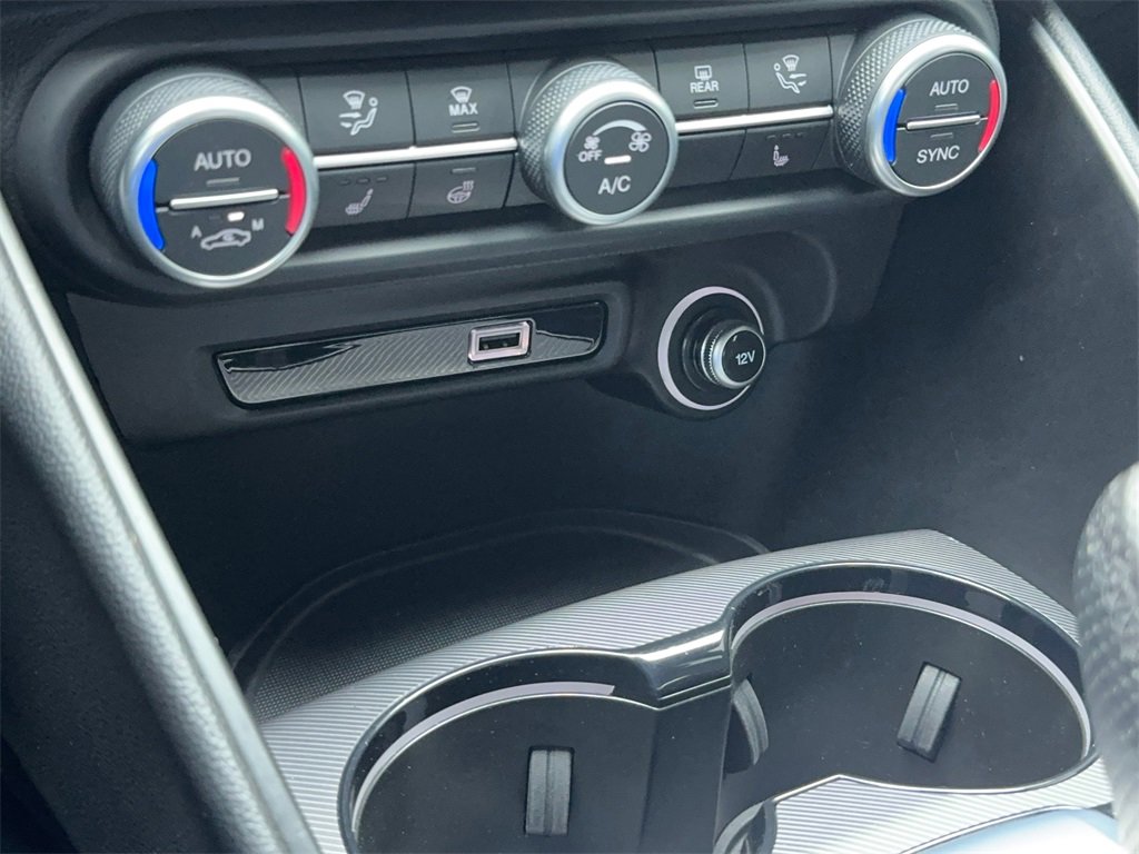 Used 2022 Alfa Romeo Giulia Veloce image 32