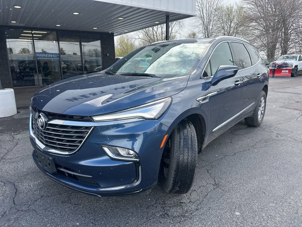 Used 2024 Buick Enclave Essence AWD/4WD image 3