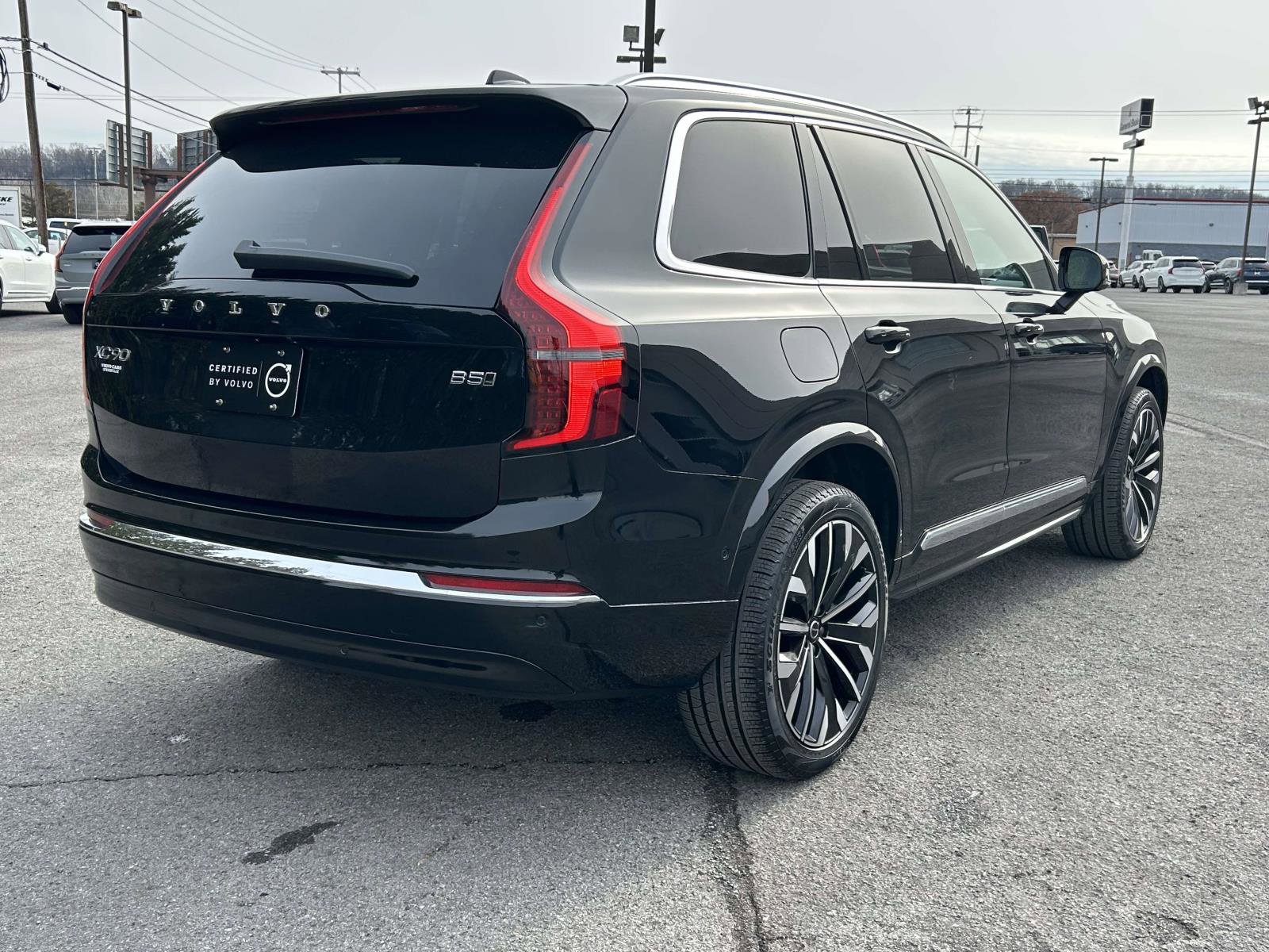 Certified 2025 Volvo XC90 B5 Plus image 3