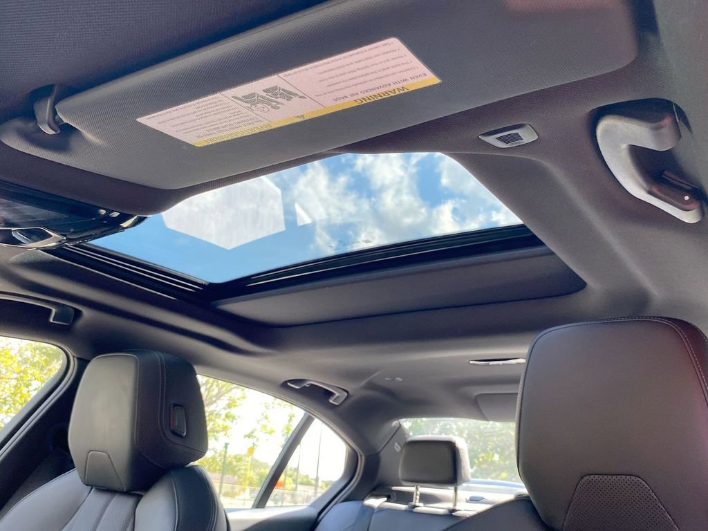 Used 2025 BMW i5 eDrive40i w/ Premium Package image 12