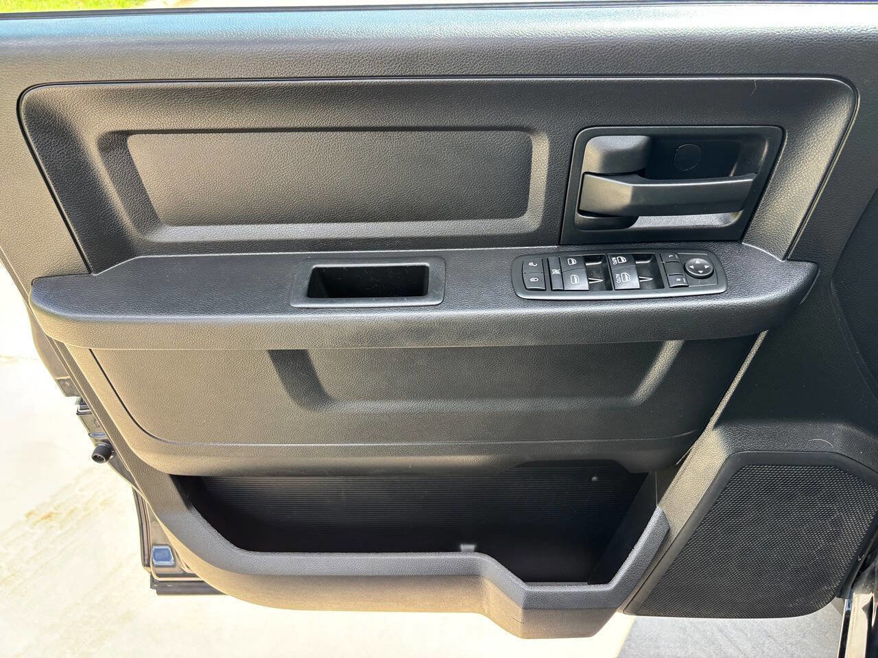 Used 2015 RAM 1500 Express image 33