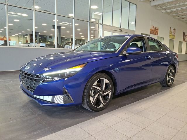 Used 2023 Hyundai Elantra Limited w/ Preferred Accessory Package image 3