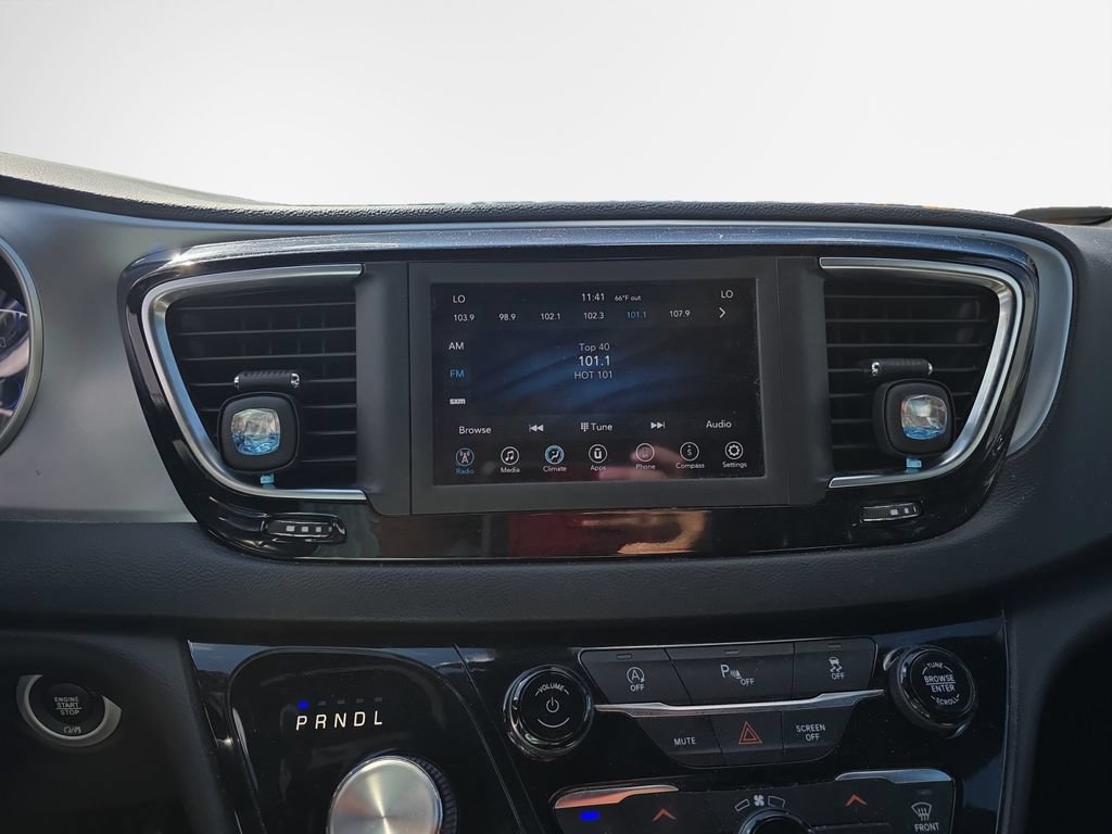 Used 2020 Chrysler Pacifica Touring w/ S Appearance Package FWD image 21