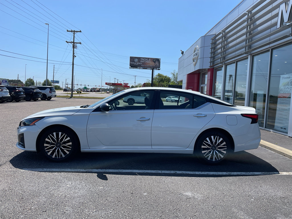 Used 2025 Nissan Altima 2.5 SV FWD image 18