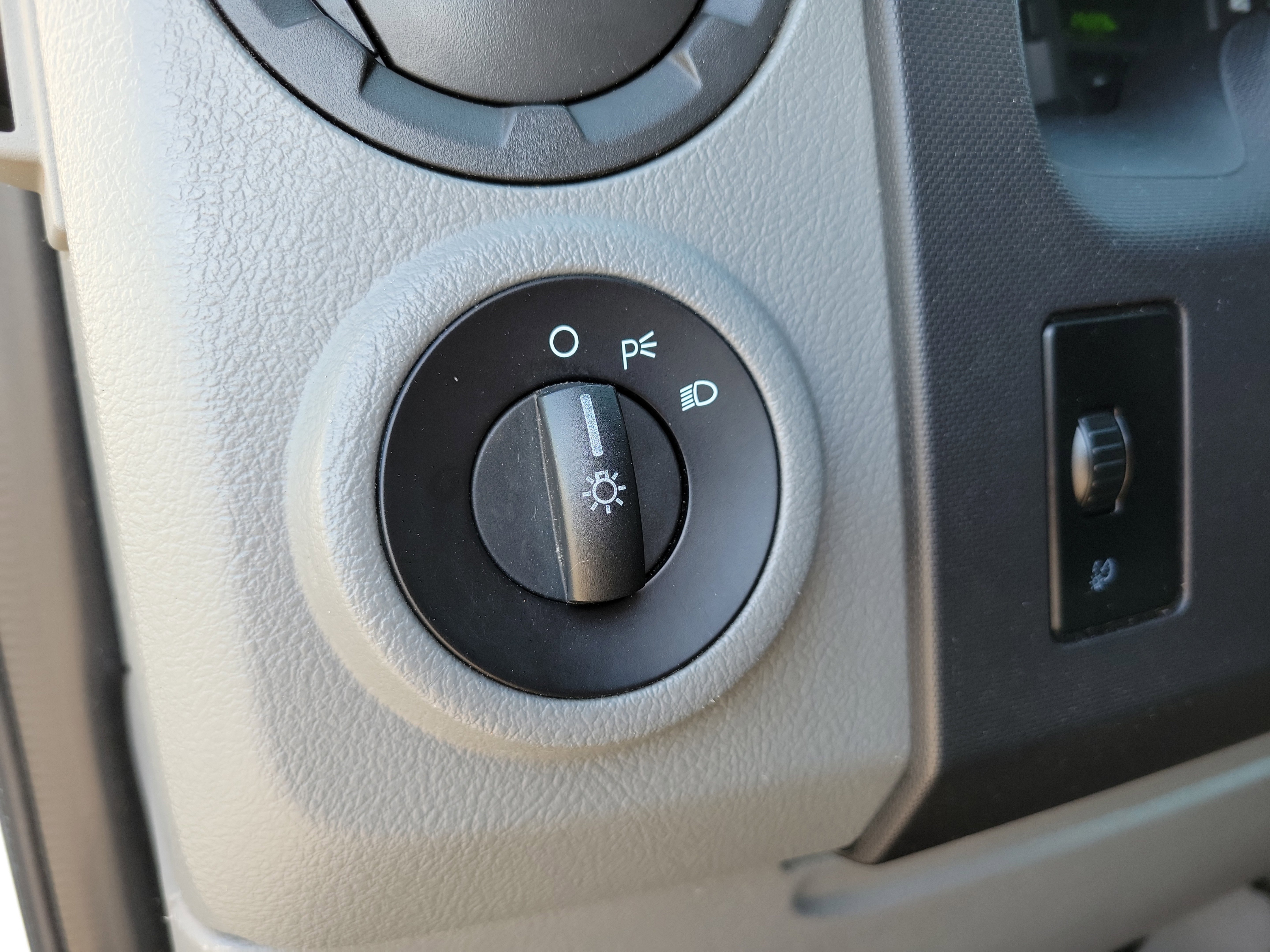 Used 2012 Ford E-350 and Econoline 350 XL w/ PWR Windows & Locks Group image 30