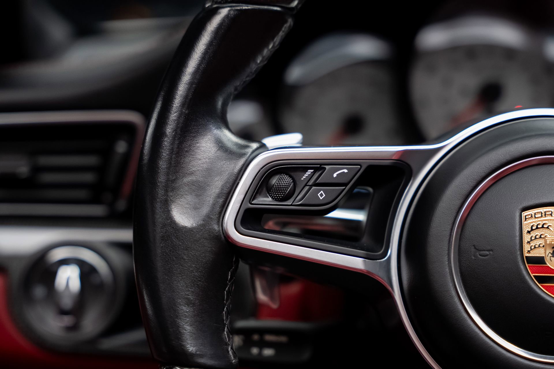 Used 2019 Porsche 911 Turbo image 46