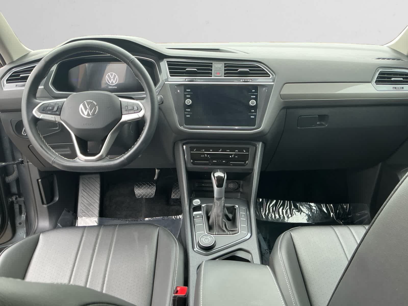 Used 2024 Volkswagen Tiguan SE w/ Panoramic Sunroof Package AWD/4WD image 10