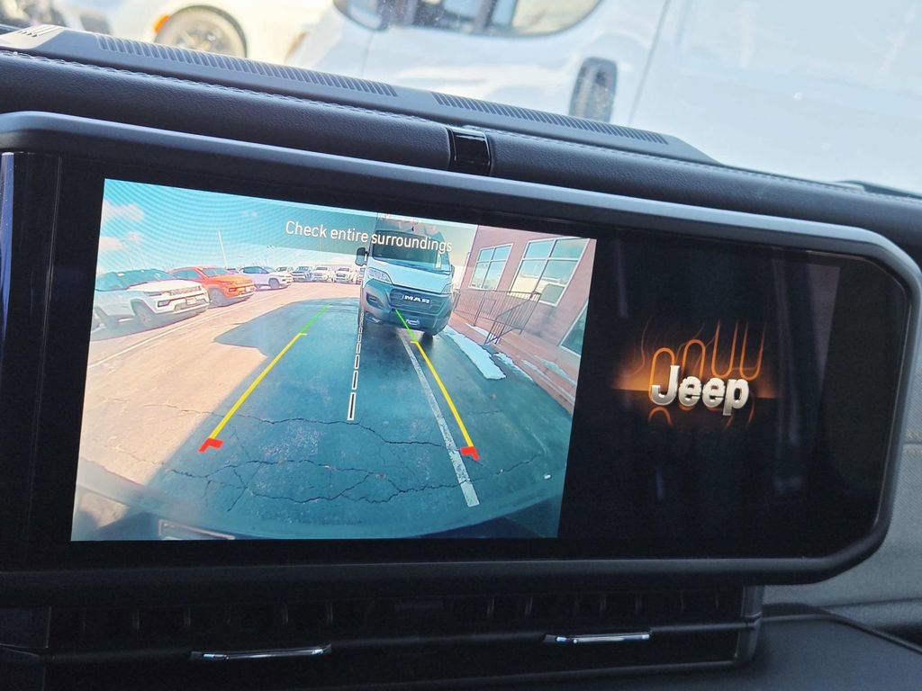 Used 2025 Jeep Wrangler Unlimited Sahara image 27