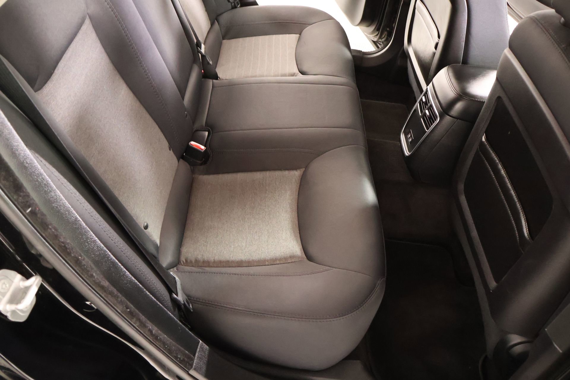 Used 2019 Chrysler 300 Touring w/ Chrome Appearance Package RWD image 13