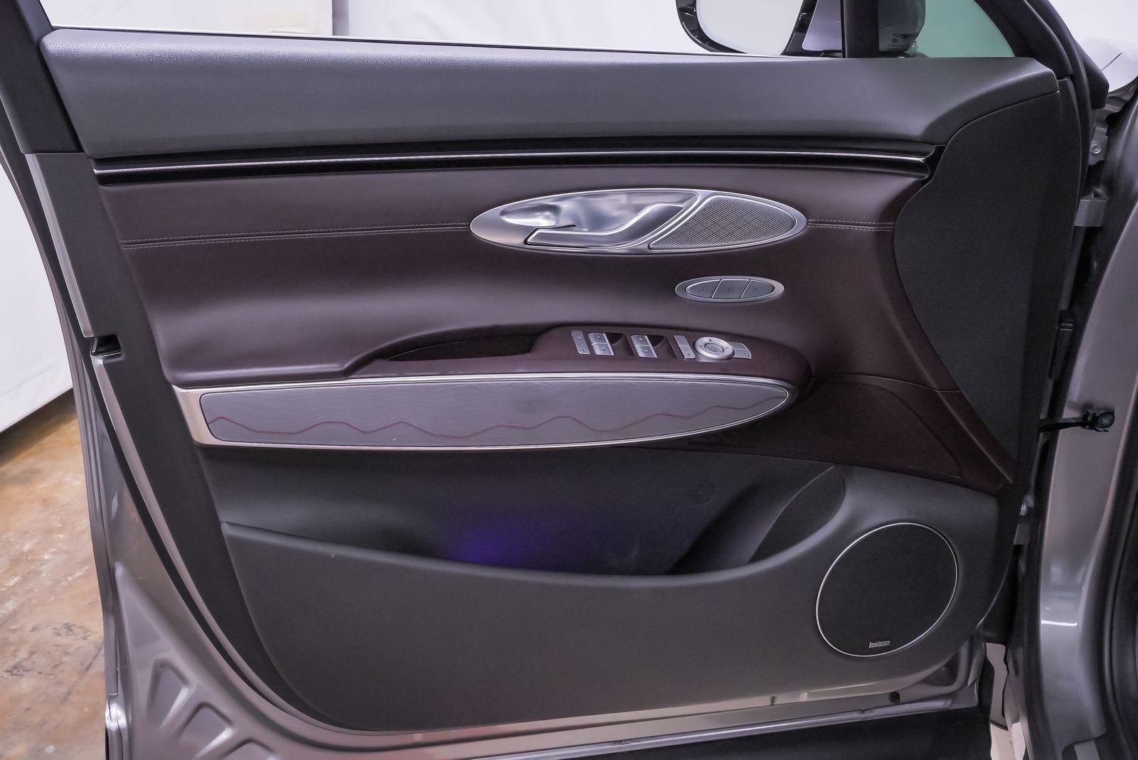 Certified 2023 Genesis GV70 2.5T Advanced w/ Advanced Package image 31