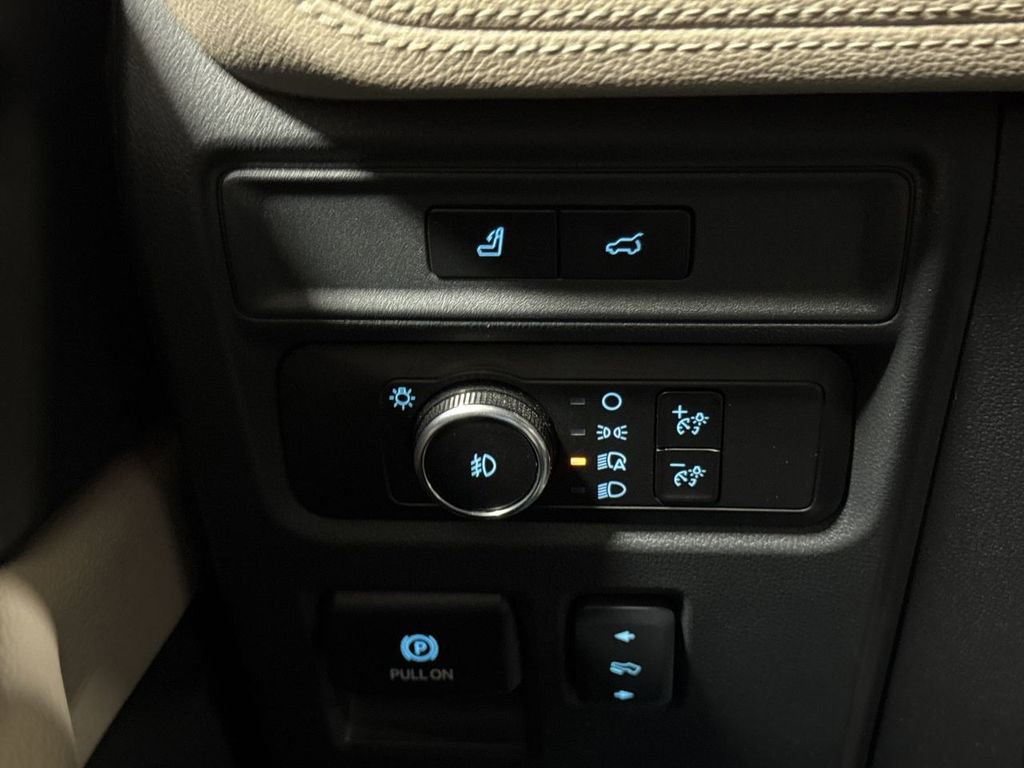Used 2024 Ford Expedition Limited image 18