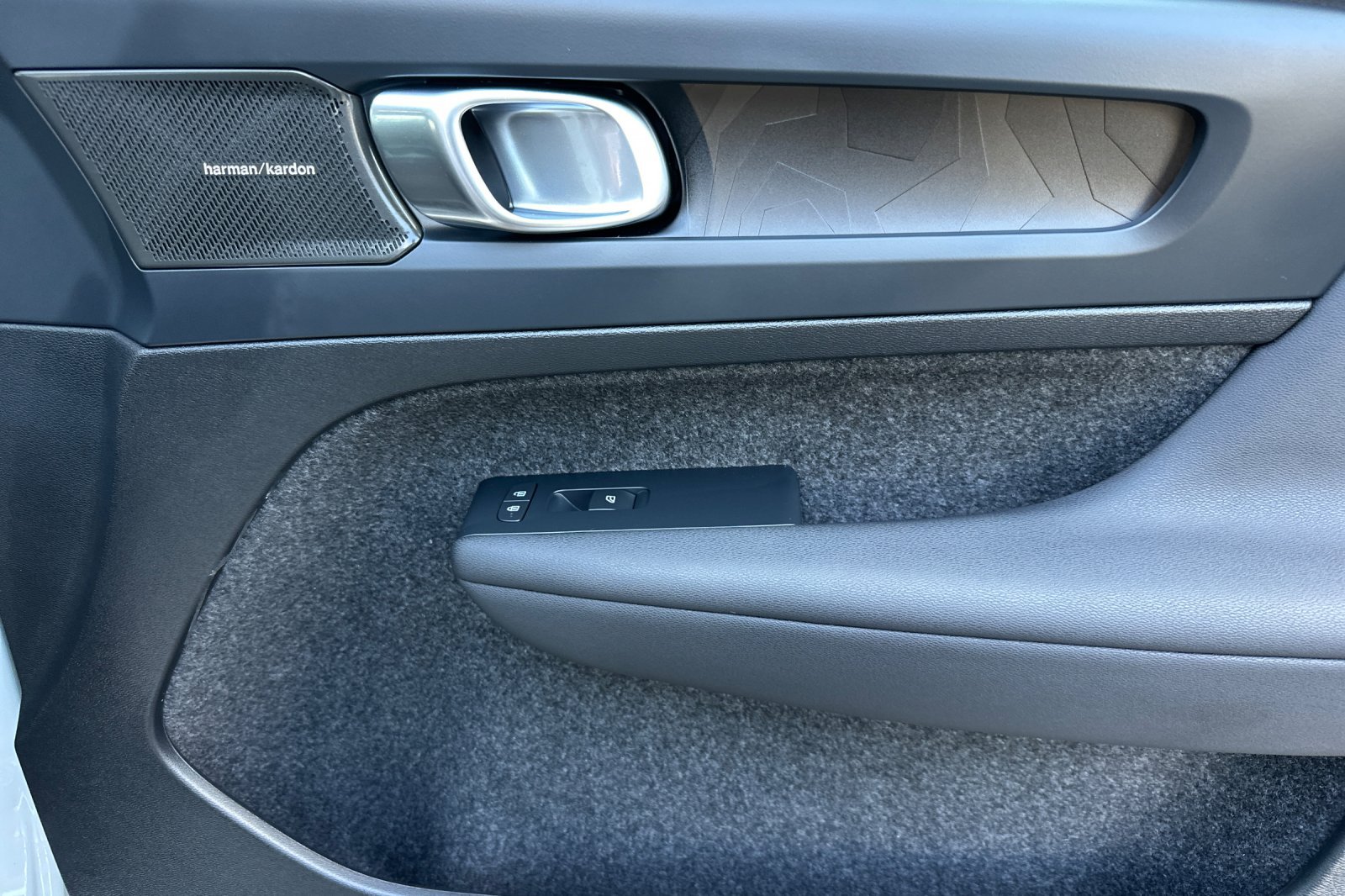 Certified 2024 Volvo XC40 Recharge Ultimate w/ Protection Package Premier RWD image 20