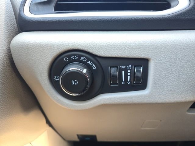 Certified 2024 Chrysler Pacifica Touring-L image 11