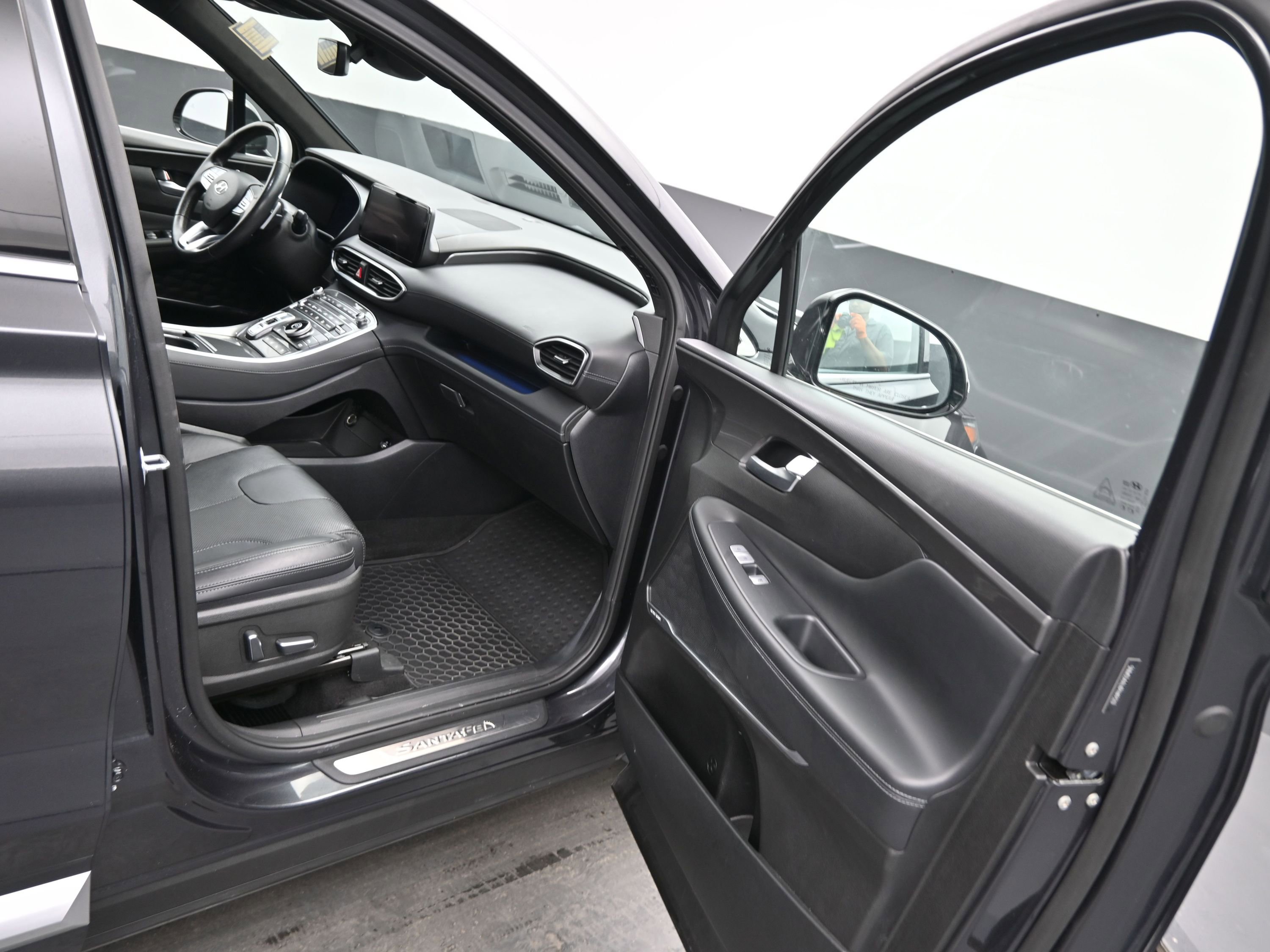 Used 2023 Hyundai Santa Fe Calligraphy image 11