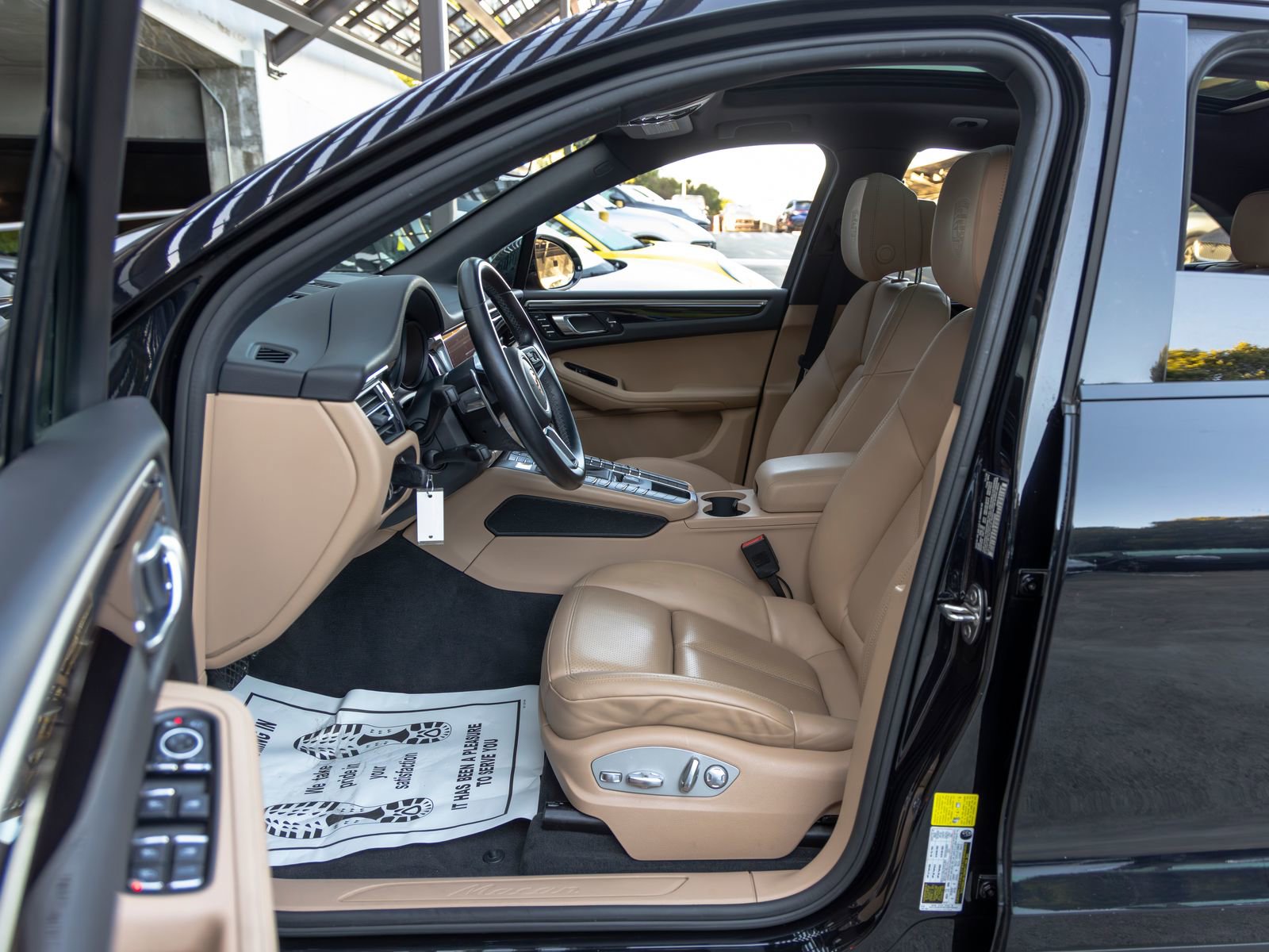 Certified 2020 Porsche Macan AWD/4WD image 25