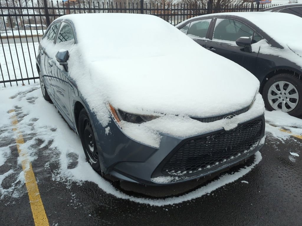 Used 2021 Toyota Corolla LE image 3