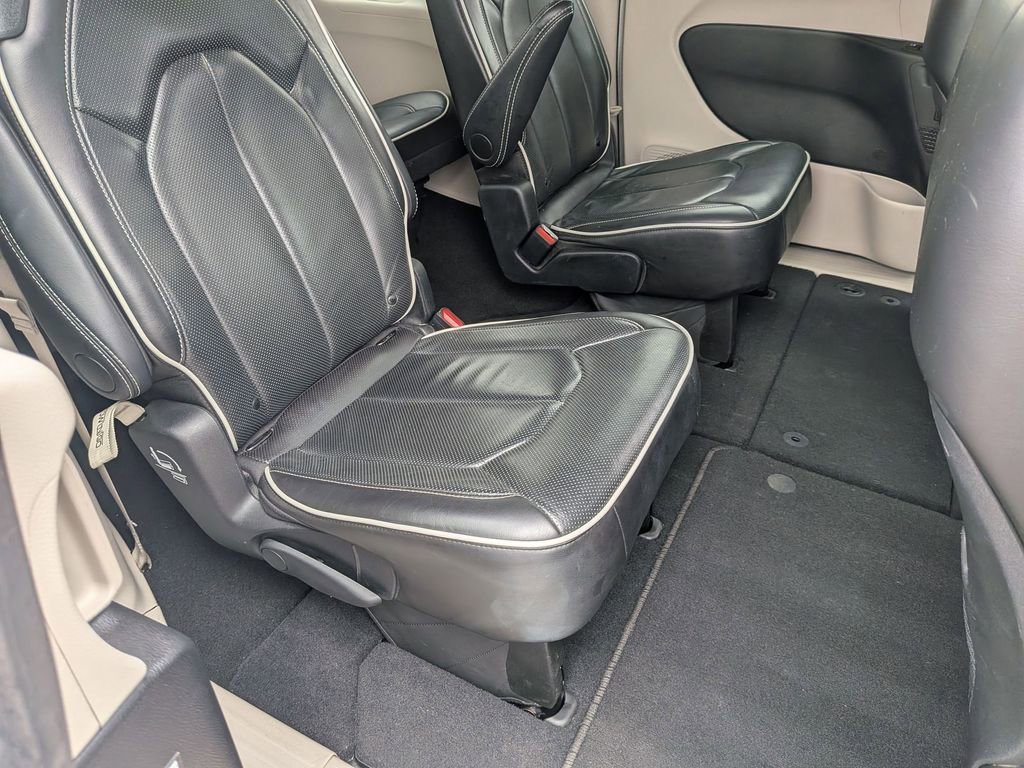 Used 2024 Chrysler Pacifica Limited image 24