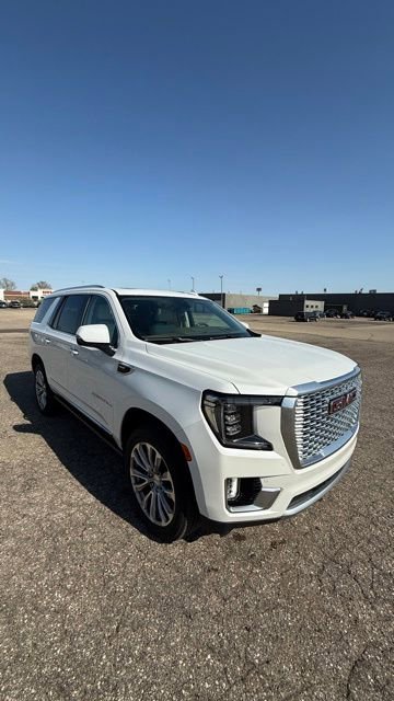 Used 2021 GMC Yukon Denali w/ Denali Ultimate Package AWD/4WD image 2