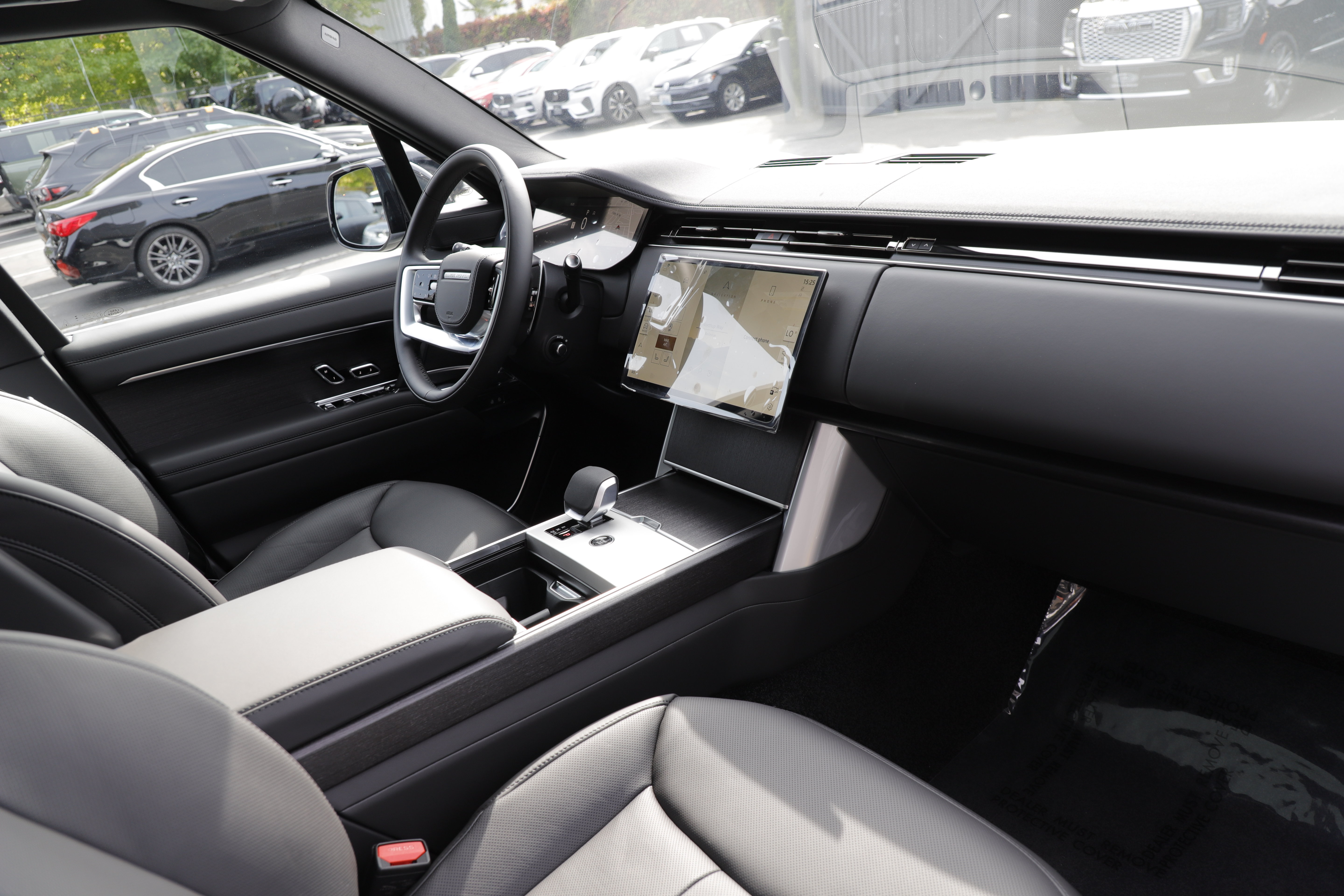 New 2026 Land Rover Range Rover SE AWD/4WD image 13