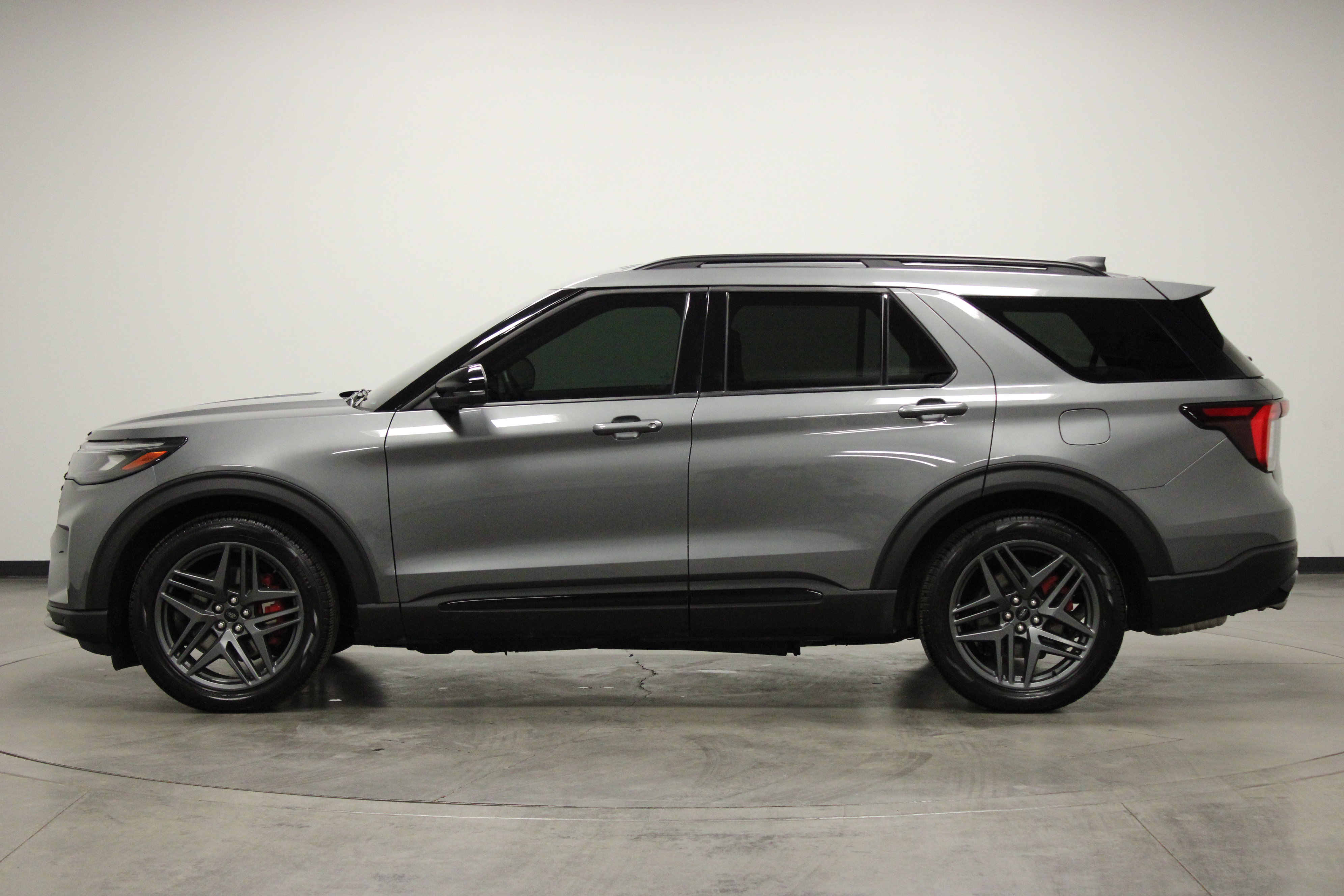 Used 2025 Ford Explorer ST image 5