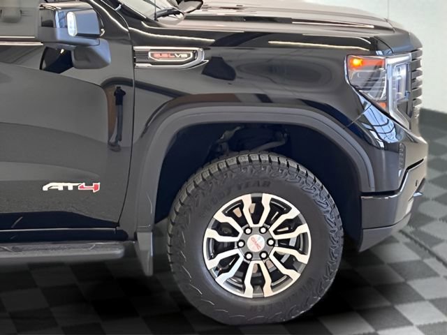 Used 2023 GMC Sierra 1500 AT4 w/ Technology Package AWD/4WD image 6