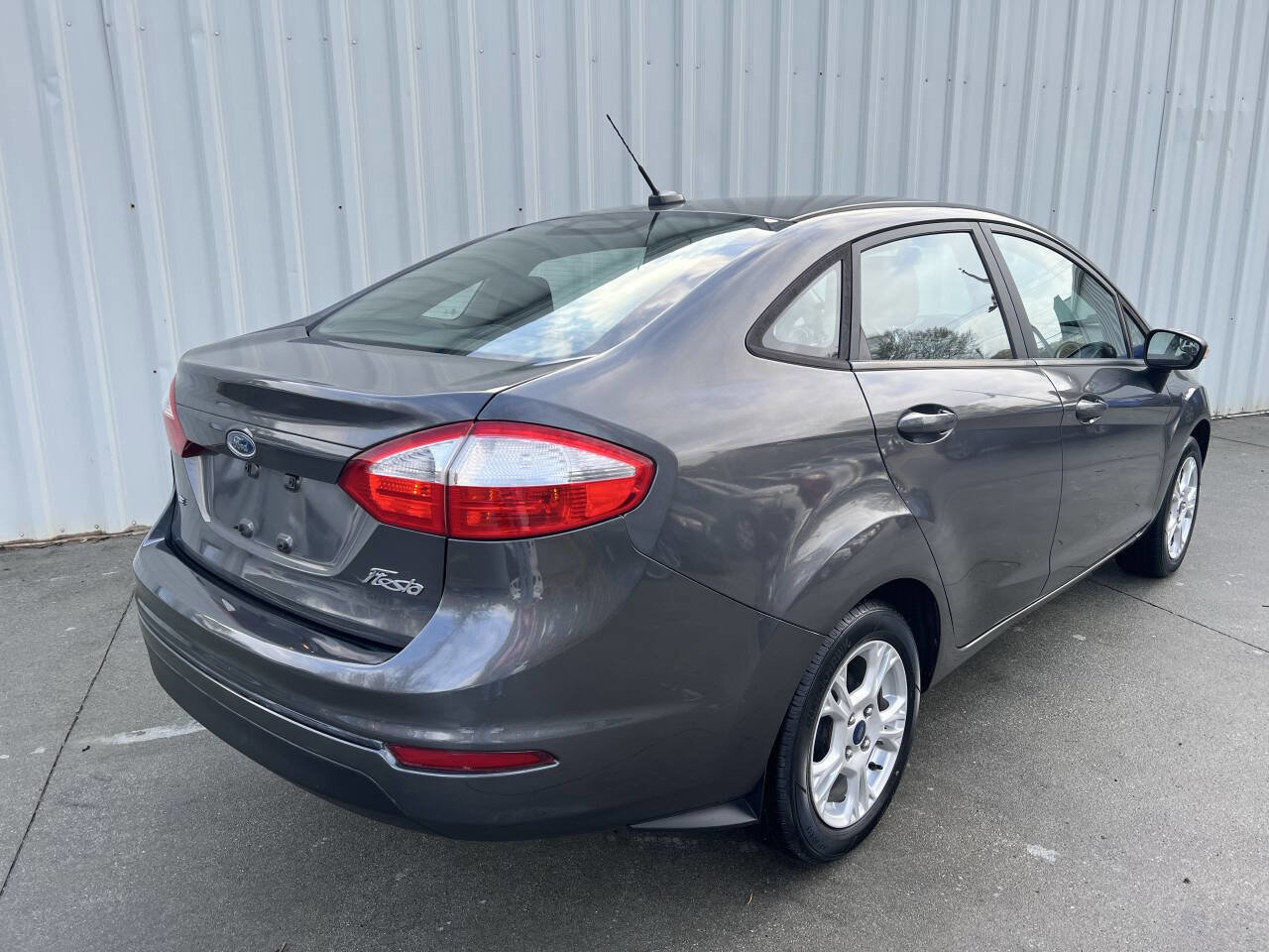 Used 2016 Ford Fiesta SE w/ Cold Weather Package FWD image 3