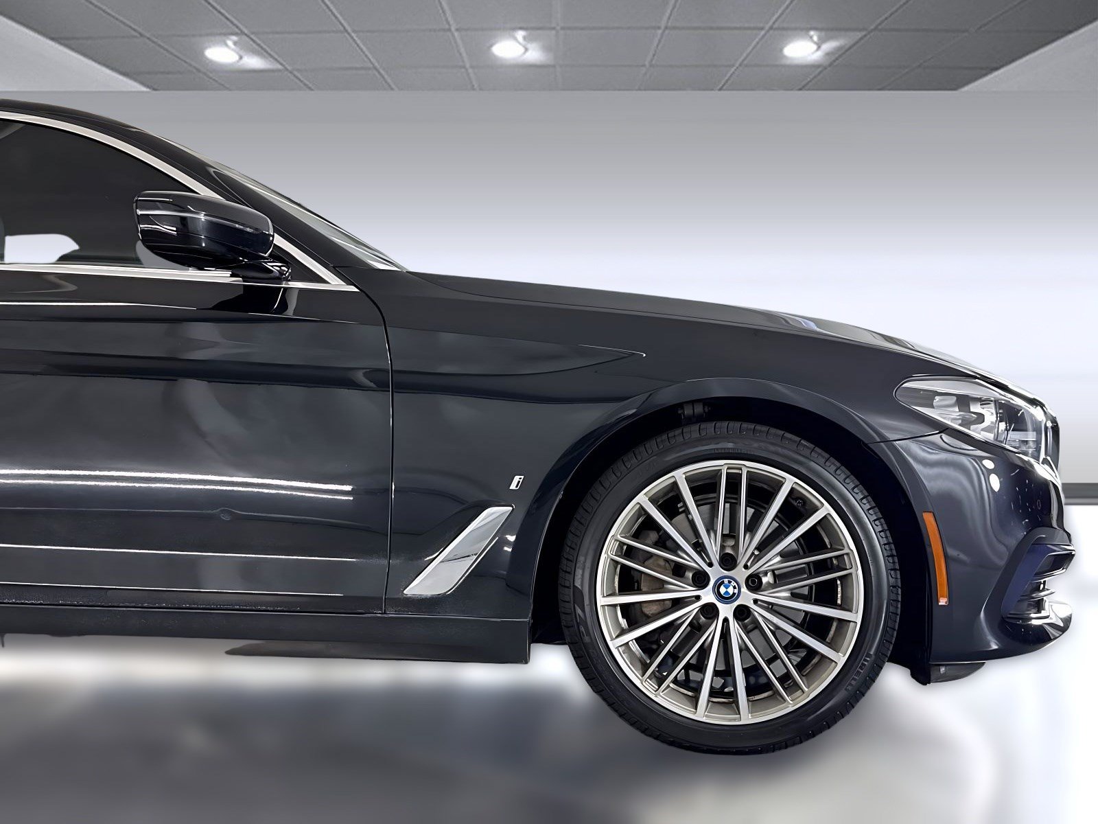 Used 2019 BMW 530e w/ Convenience Package RWD image 34