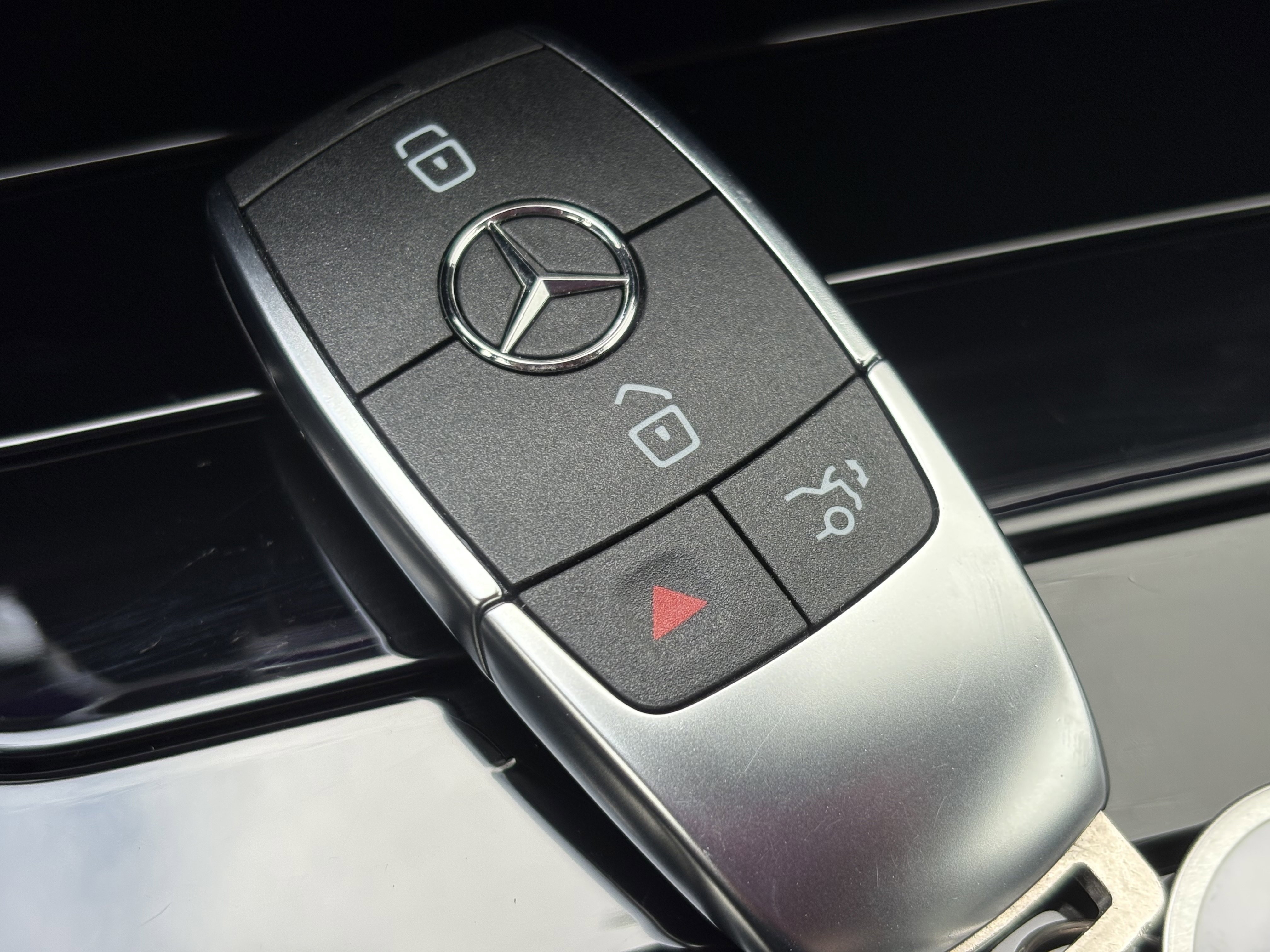 Used 2025 Mercedes-Benz GLE 450e 4MATIC image 35