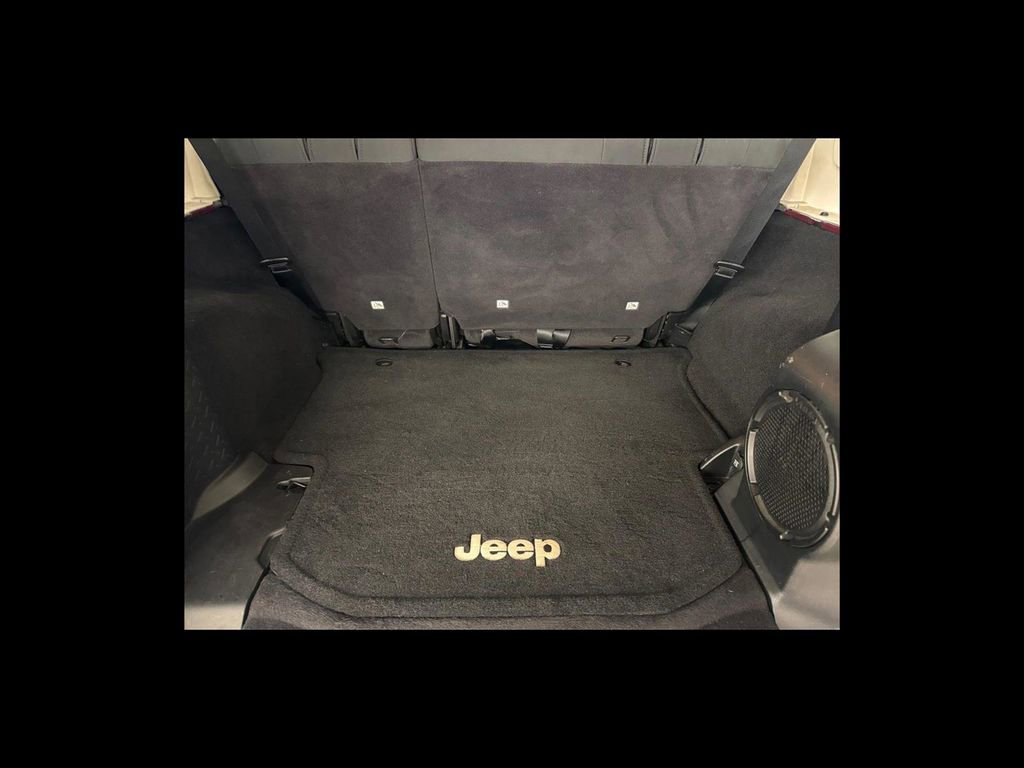 Used 2012 Jeep Wrangler Unlimited Sahara w/ Dual Top Group AWD/4WD image 20