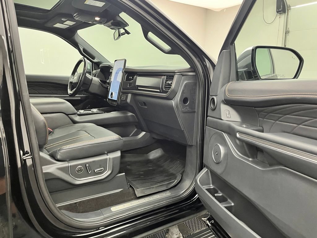 Used 2022 Ford Expedition Platinum AWD/4WD image 33
