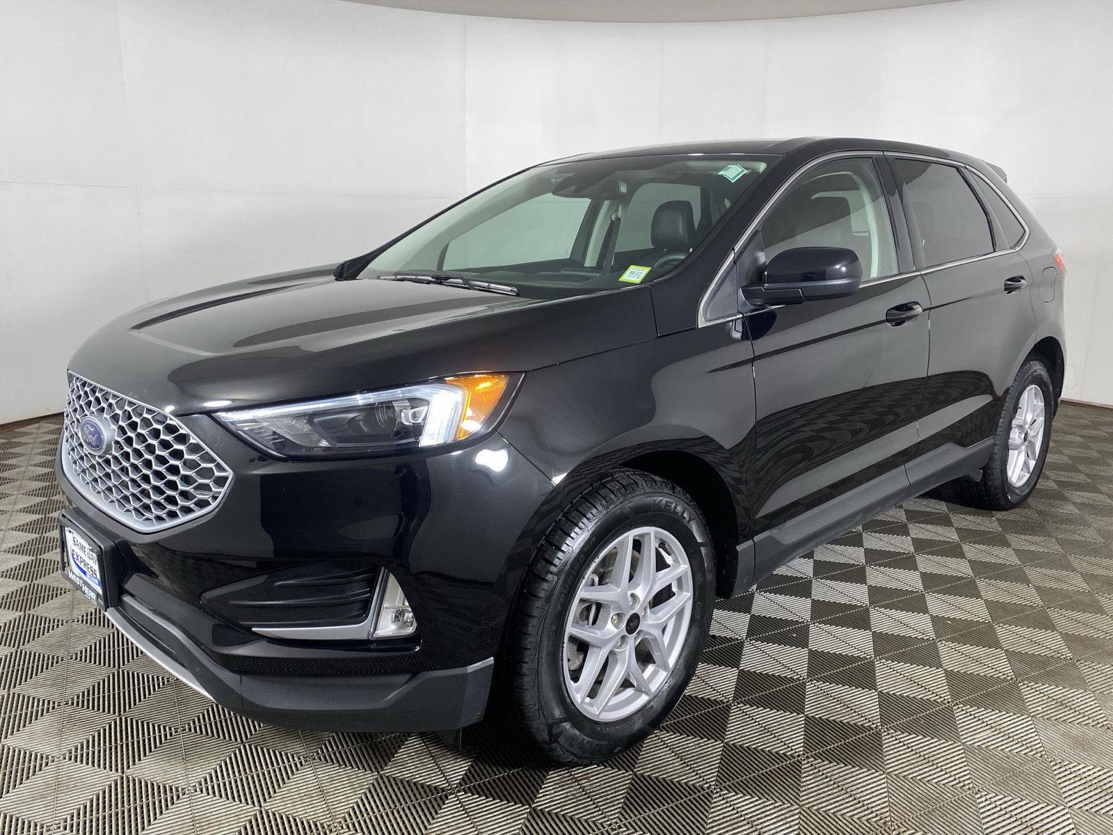 Used 2023 Ford Edge SEL w/ Convenience Package AWD/4WD image 3